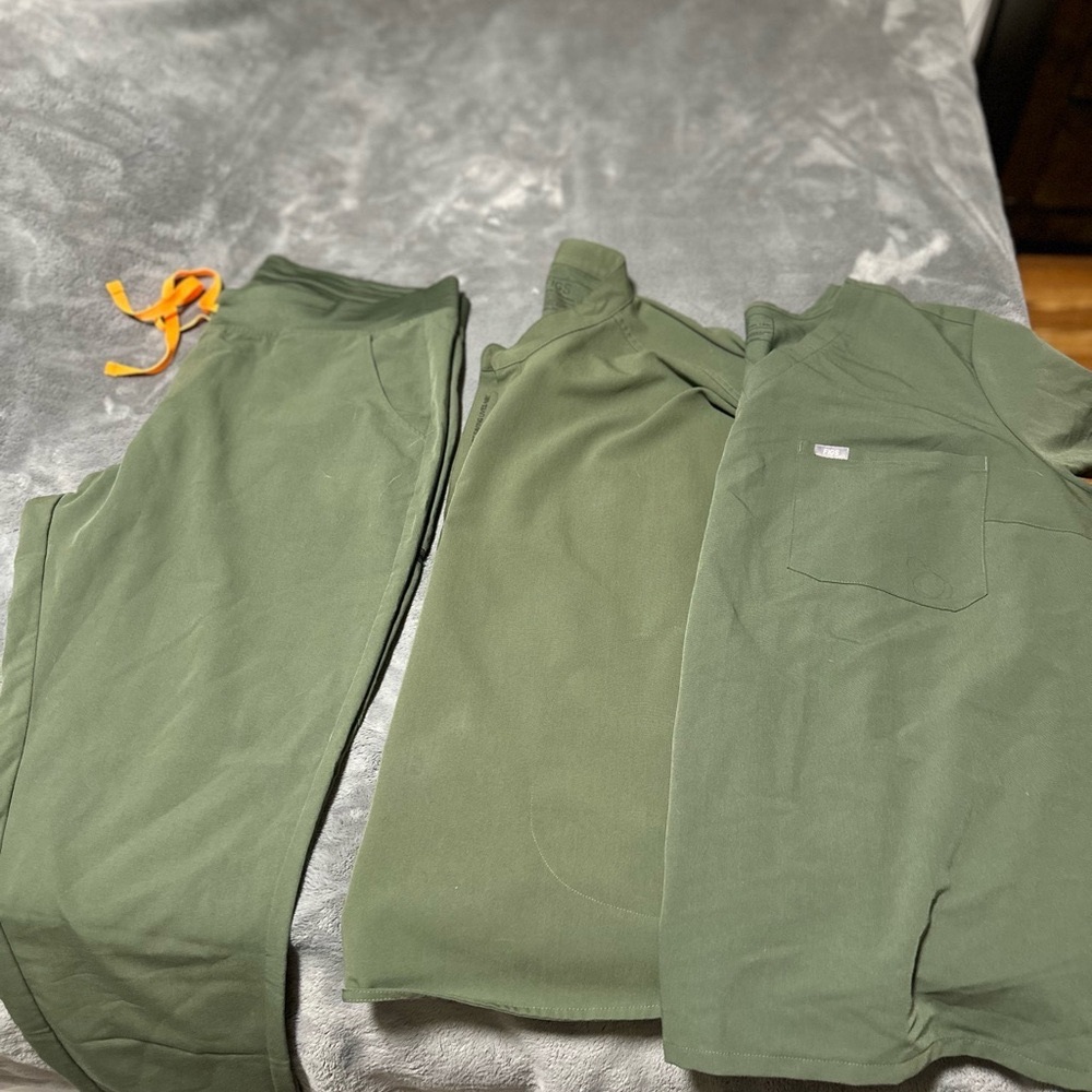 Figs Zamora Jogger pants 2XL TALL, Rafaela 2XL & Catarina 3XL. Smoke free home.